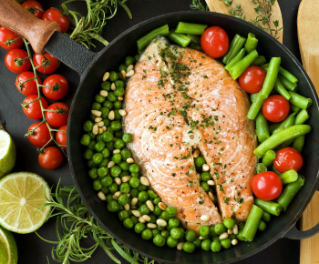 salmon steak with peas